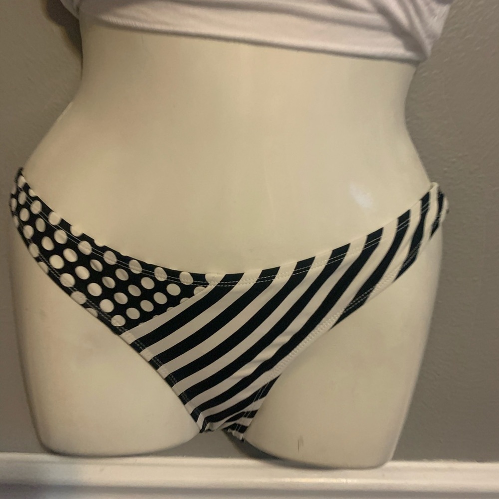 Bikini Bottom - Picture 3 of 8